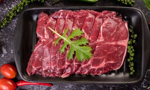 Cara Aman Membersihkan Daging Sapi Kurban Sebelum Dimasak, Jangan Asal!