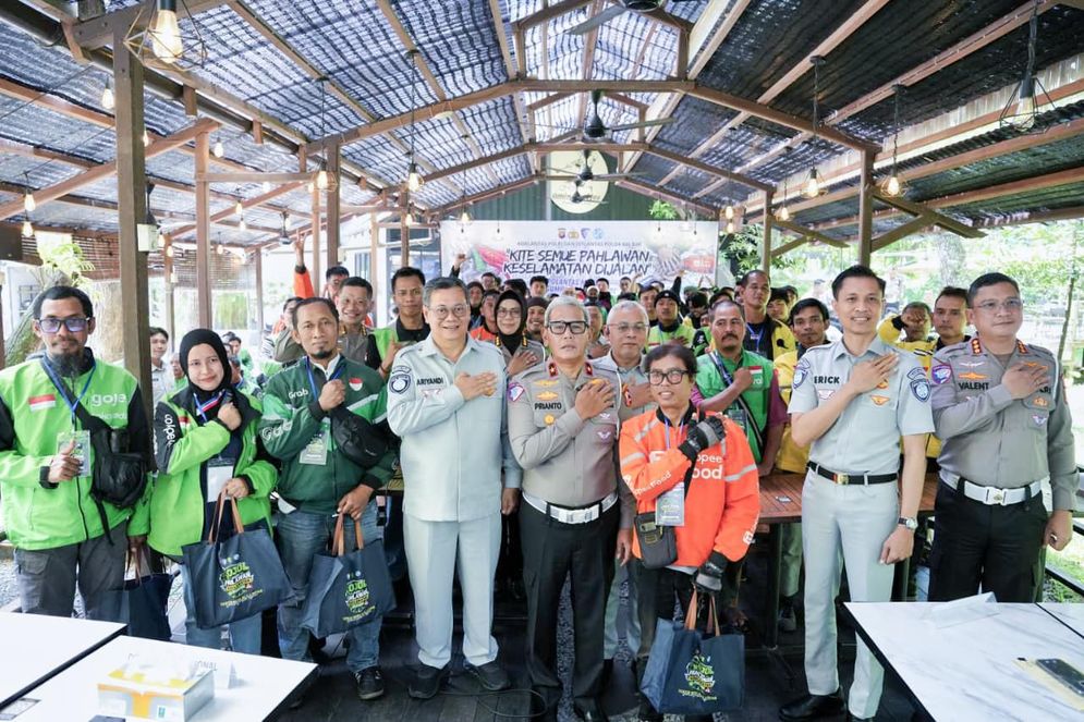 Dukung Kegiatan Polantas Menyapa: Jasa Raharja Bekali Komunitas Ojol dengan Edukasi Keselamatan dan PPGD.