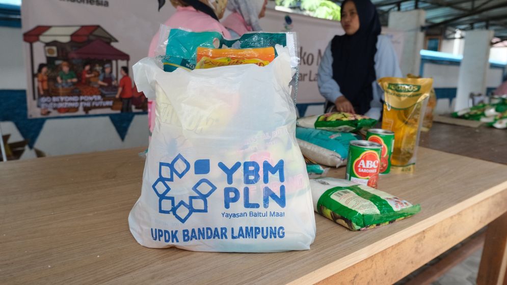 PLN Nusantara Power UP Bandar Lampung bersama LAZIS PLN Nusantara Power Gelar Bazar Sembako Murah untuk Masyarakat.