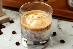 Kenali Dirty Latte, Tren Minuman Baru yang Jadi Menu Favorit di Kafe