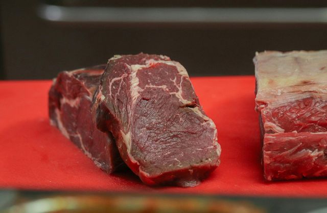 6 Cara Menyimpan Daging Sapi Kurban di Kulkas dengan Tepat, Jangan Dicuci Dulu!