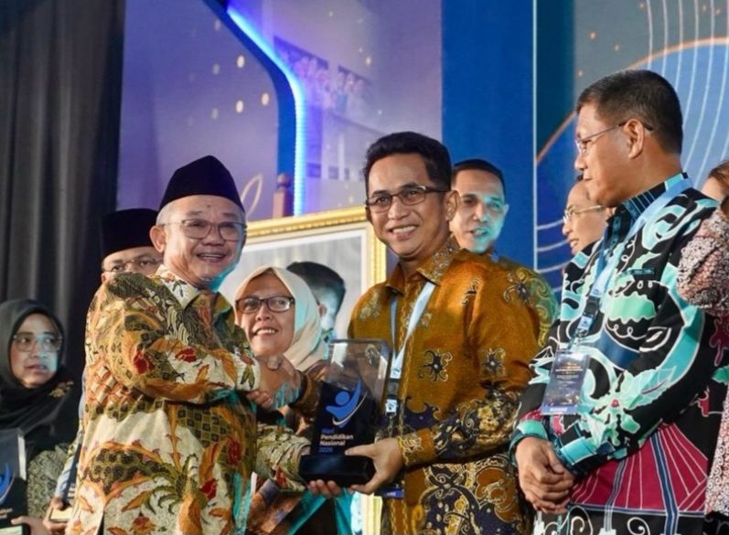 SPMB Balikpapan Dipuji dengan meraih penghargaan dari Kemendikdasmen, Ini Rahasianya