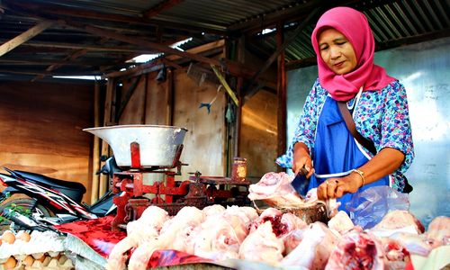 PENJUAL_DAGING_AYAM.jpg
