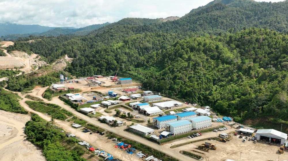 Tambang Emas Pani merupakan salah satu aset utama PT Merdeka Gold Resources Tbk (BEI: EMAS)