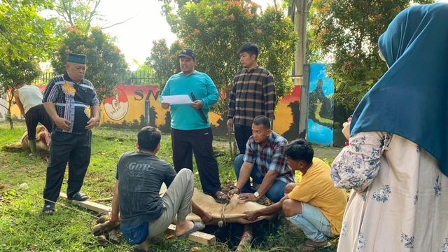 penyembelihan hewan kurban di SMKN 9 Medan