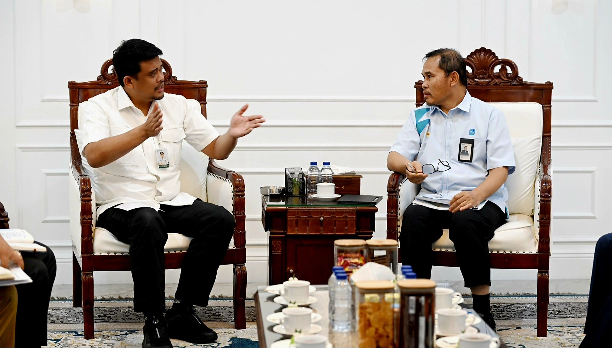 
Gubernur Sumut Bobby Nasution saat menerima audiensi GM PLN UID Wilayah Sumut 