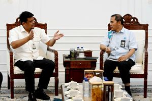  Gubernur Sumut Bobby Nasution saat menerima audiensi GM PLN UID Wilayah Sumut 