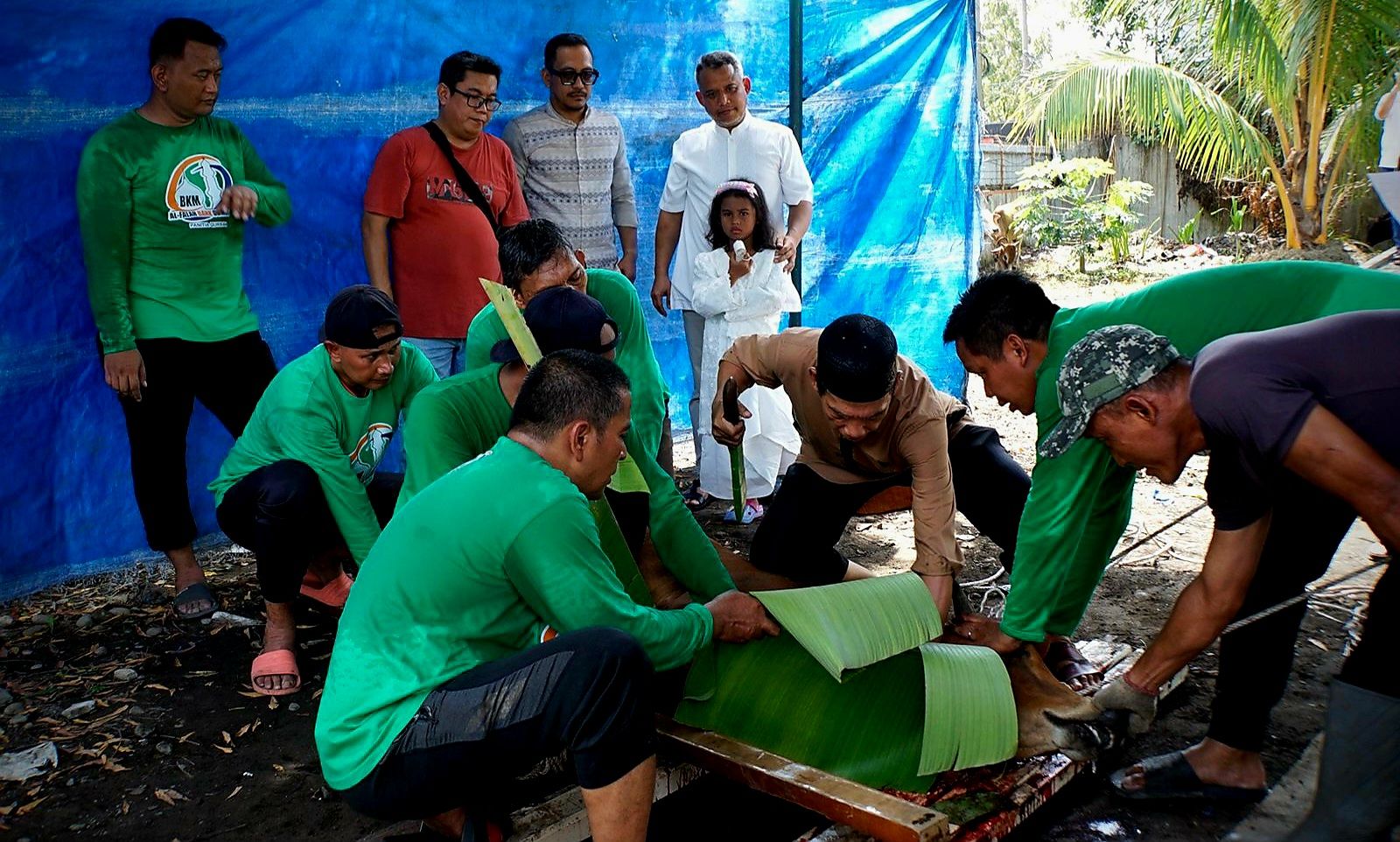Penyembelihan hewan kurban dihadiri Direktur Utama Bank Sumut Heru Mardiansyah