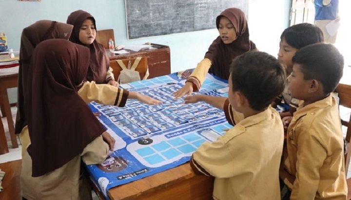 OREO Bagikan 270 Alat Belajar Seru ke 738 Siswa SD di Purworejo