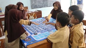 OREO Bagikan 270 Alat Belajar Seru ke 738 Siswa SD di Purworejo