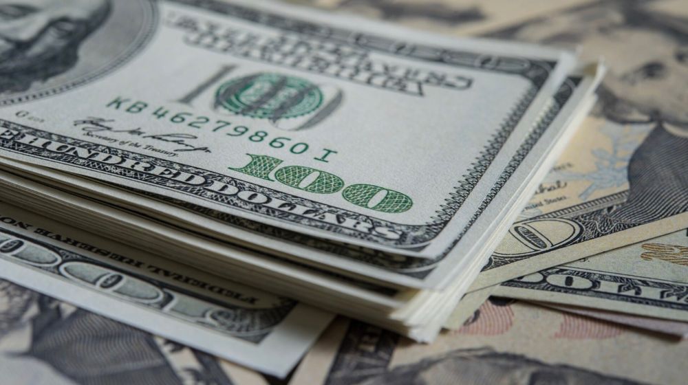 Pilih Investasi Dolar atau Emas, Mana yang Lebih Cuan?