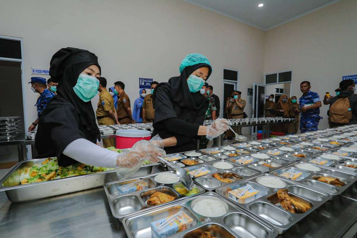 Program makan bergizi gratis (MBG) di sebuah daerah di Jawa Barat.