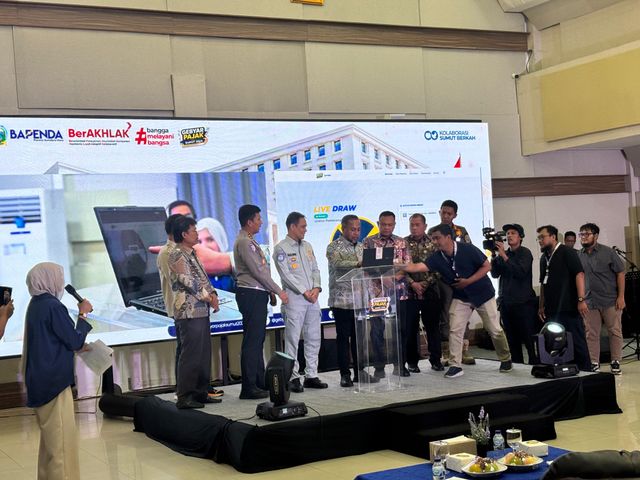 Bapenda Sumut mengundi 936 hadiah untuk wajib pajak yang telah membayar pajak kendaraan bermotornya tepat waktu