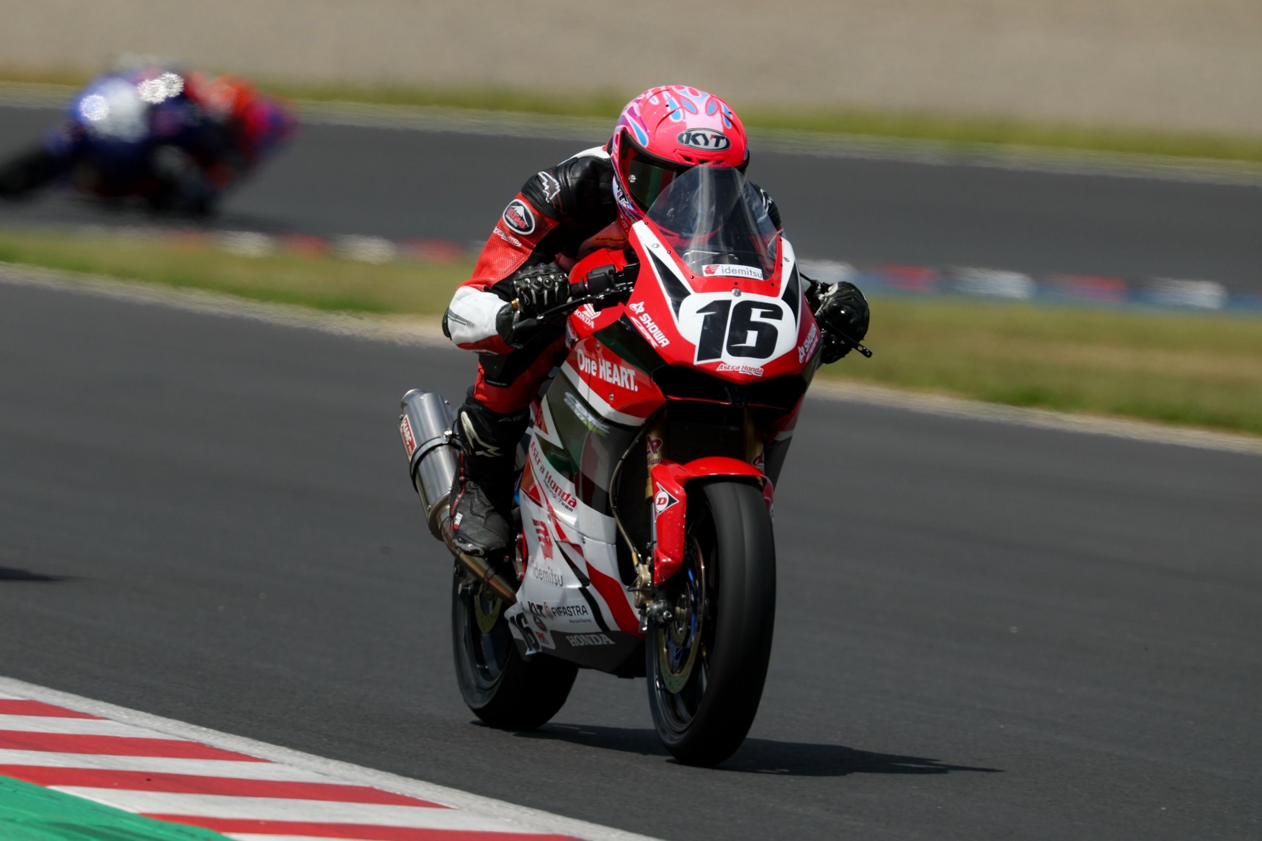 Merah Putih Berkibar di Motegi! AHRT Borong Tiga Podium