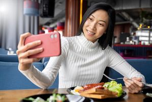 Menjadi Konten Kreator Sosial Media Berisi Info Kuliner
