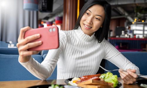 Menjadi Konten Kreator Sosial Media Berisi Info Kuliner