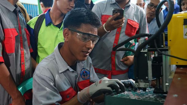 PLN UID Lampung Raih TOP CSR Awards 2026 Berkat Vokasi Pengembangan Ekosistem EV