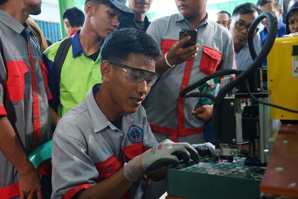 Perkuat Ekosistem Kendaraan Listrik melalui Pendidikan Vokasi, PLN UID Lampung Raih TOP CSR Awards 2026 STAR 4.jpeg