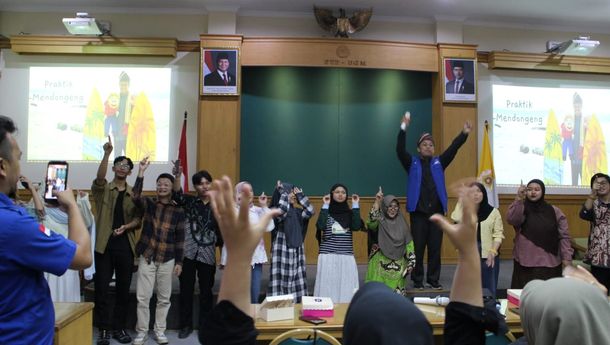 Tri Sujarwo Jadi Narasumber Pelatihan Mendongeng Mahasiswa UGM