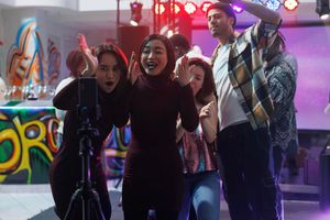 Rekomendasi Ide Bisnis atau Side Hustle untuk Kamu yang Hobi Nonton Konser: Menjadi Event Crew atau Freelance di Acara Musik