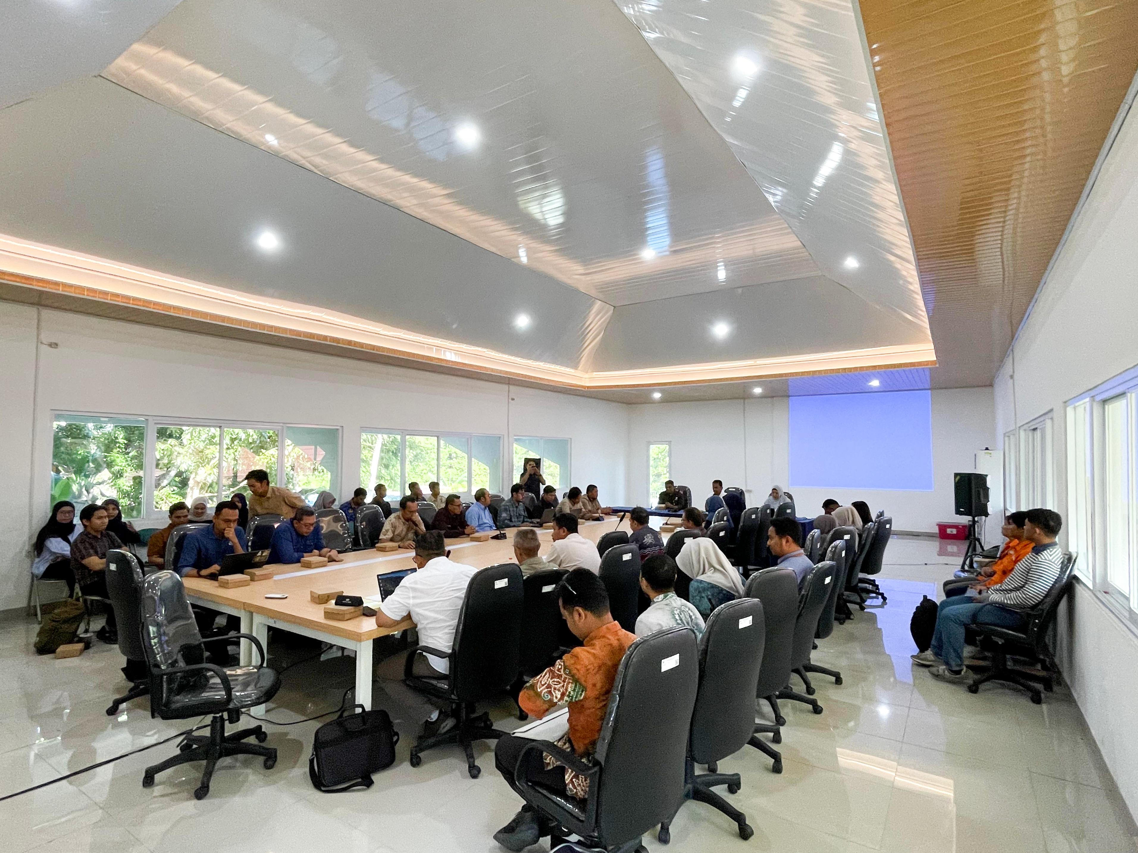 Rapat Pembahasan dan Rekonsiliasi Data Persetujuan Penggunaan Kawasan Hutan (PPKH) yang diikuti PLN UIP KLT bersama Kementerian Kehutanan, BPKH Wilayah V Banjarbaru, dan para pemangku kepentingan di Banjarbaru, Kalimantan Selatan.