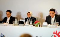  Komisaris Utama Telkom Angga Raka Prabowo (paling kanan), Direktur Utama Telkom Dian Siswarini (tengah), Direktur Human Capital Management Telkom Willy Saelan dalam agenda RUPS Tahunan tahun buku 2025