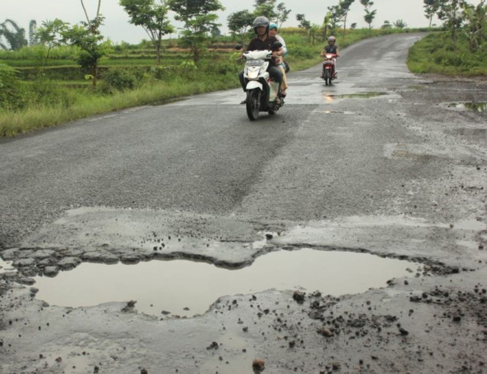 jalan rusak.jpeg