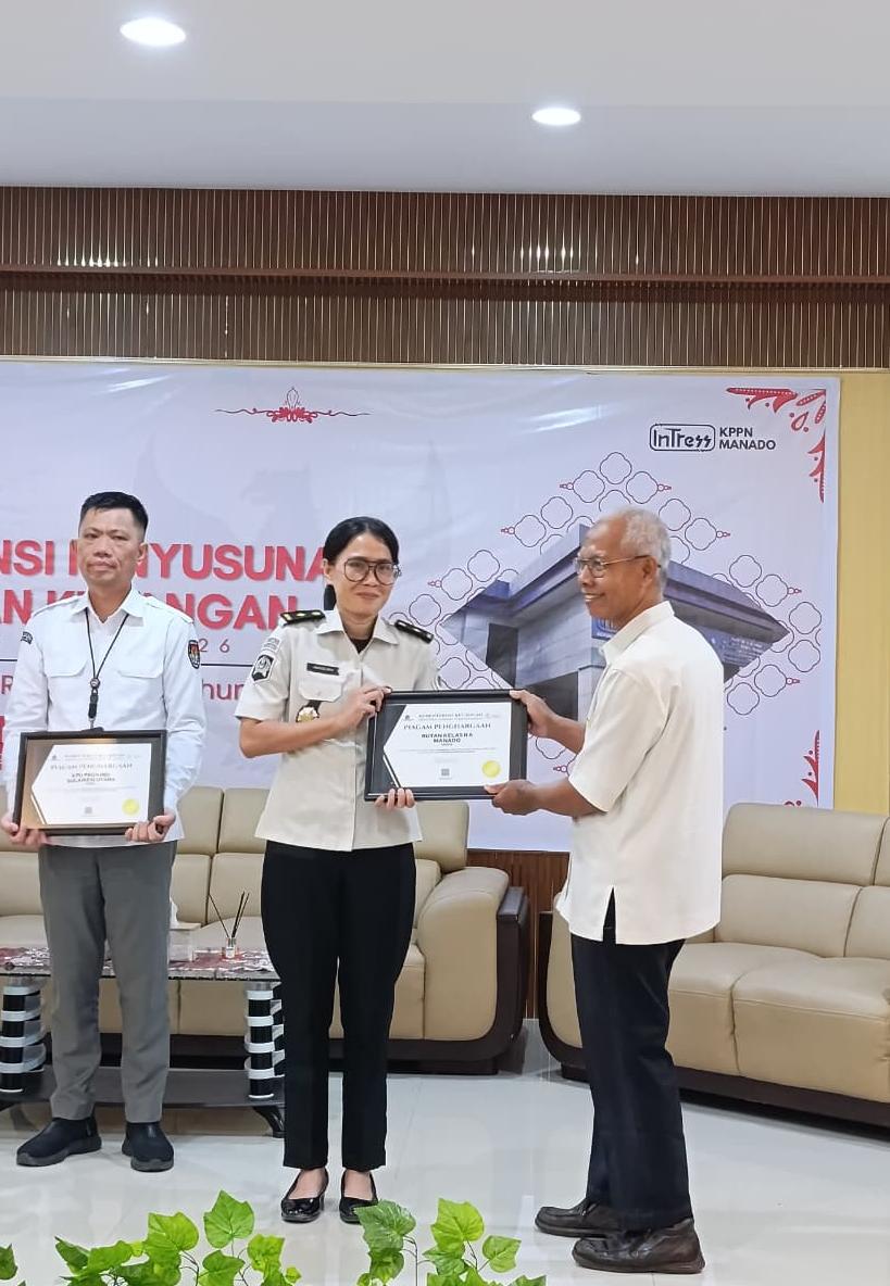 Rutan Manado menerima penghargaan.