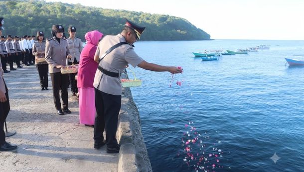 Polres Manggarai Timur Gelar Tabur Bunga Peringati Hari Bhayangkara