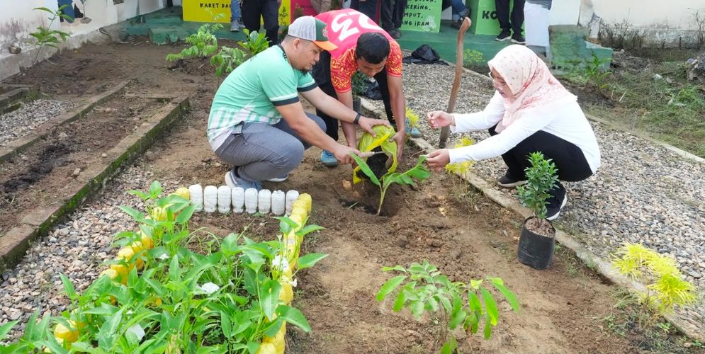 PLN UP3 Pringsewu Rayakan Hari Lingkungan Hidup dengan Berbagai Aksi Nyata.jpeg