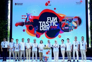 Dewan komisaris, direksi dan senior leader TelkomGroup menghadiri puncak perayaan ulang tahun ke-61 Telkom di The Telkom Hub, Jakarta