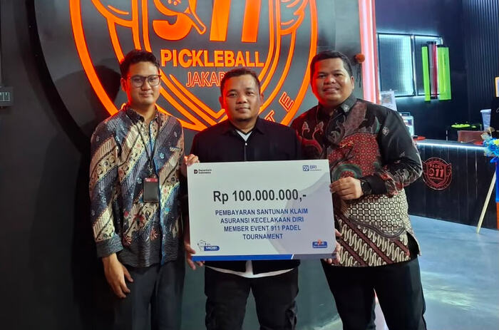 BRI Insurance Serahkan Santunan Klaim Personal Accident