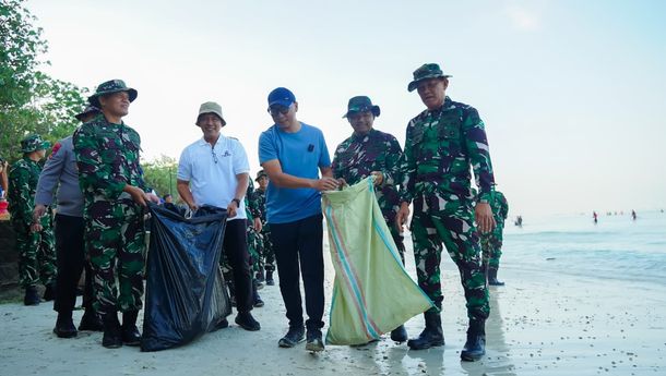 Gubernur Mirza Pimpin Gerakan Radin Inten Asri Jaga Pesisir Lampung