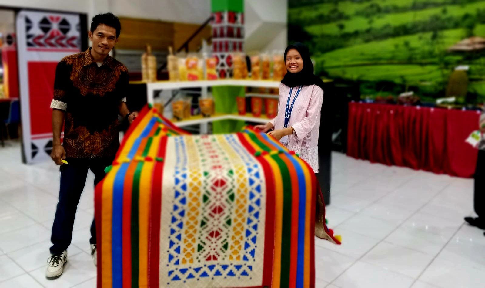Paviliun Pemkab Madina memamerkan Amak Lampisan, tikar warisan raja Mandailing