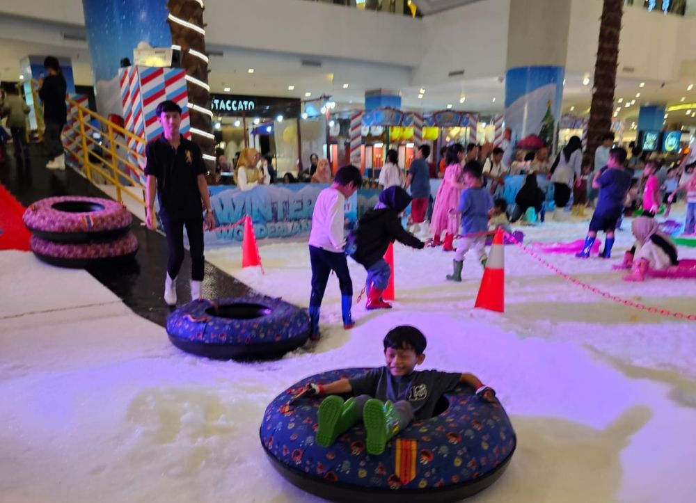 Salah satu fasilitas permainan di eWalk Balikpapan Superblock.