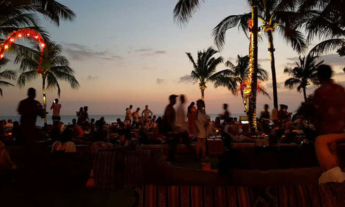 Anatomi Kuliner Seminyak Polarisasi Tiga Stratum Ekonomi dalam Satu Koridor Jalan.jpg