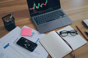 Menyusun Trading Plan Hari Minggu Kunci Menghadapi Pembukaan Pasar Senin Pagi dengan Tenang.jpg