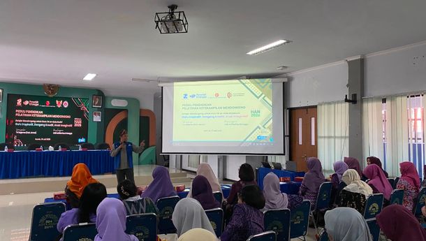 Jarwo Songha Latih 100 Guru TK dan PAUD Kediri Kuasai Teknik Mendongeng
