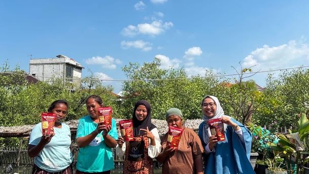 Rosyidah Kembangkan Produk Olahan Laut dan Buka Peluang Kerja Nelayan
