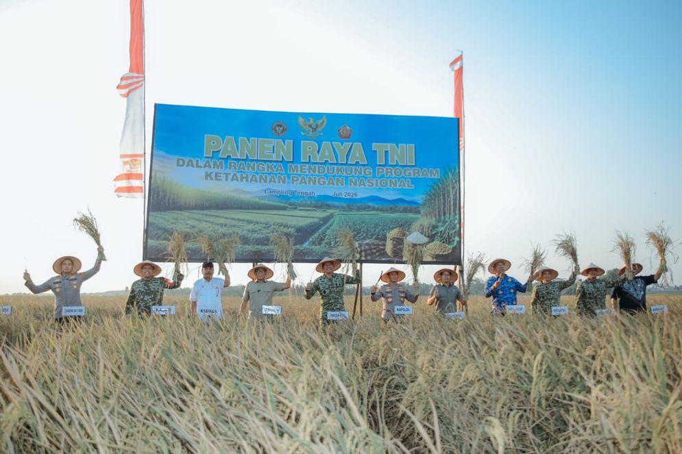 Gubernur Lampung Hadiri Panen Raya TNI, Dorong Swasembada Pangan Nasional.jpeg