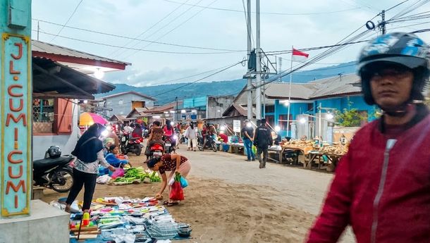 Pungutan Parkir di Pasar Senja Wuring Dipakai untuk Perbaikan Jalan