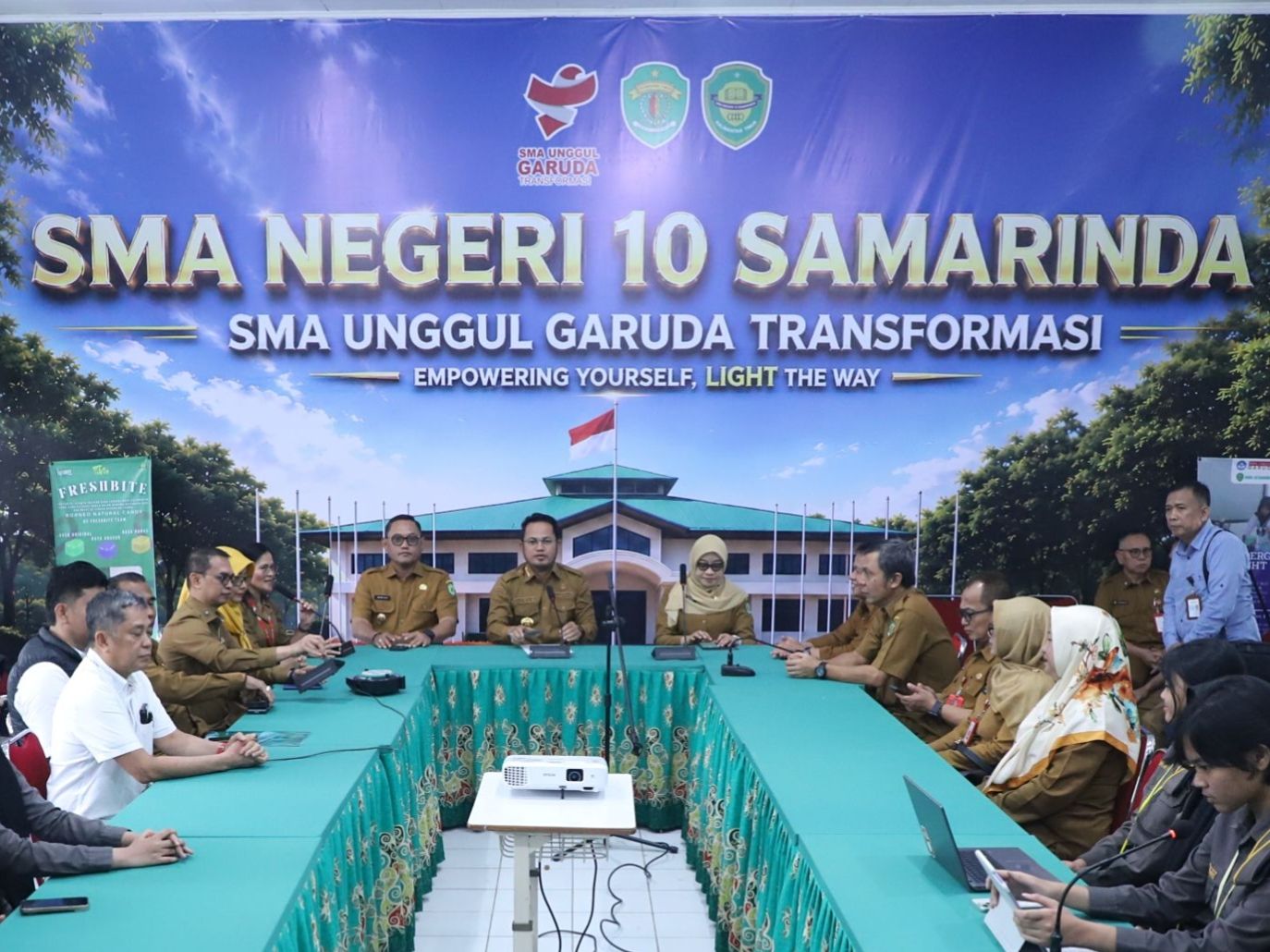 Gubernur Kalimantan Timur Rudy Mas'ud di SMAN 10 Samarinda, Selasa (21/7/2026)