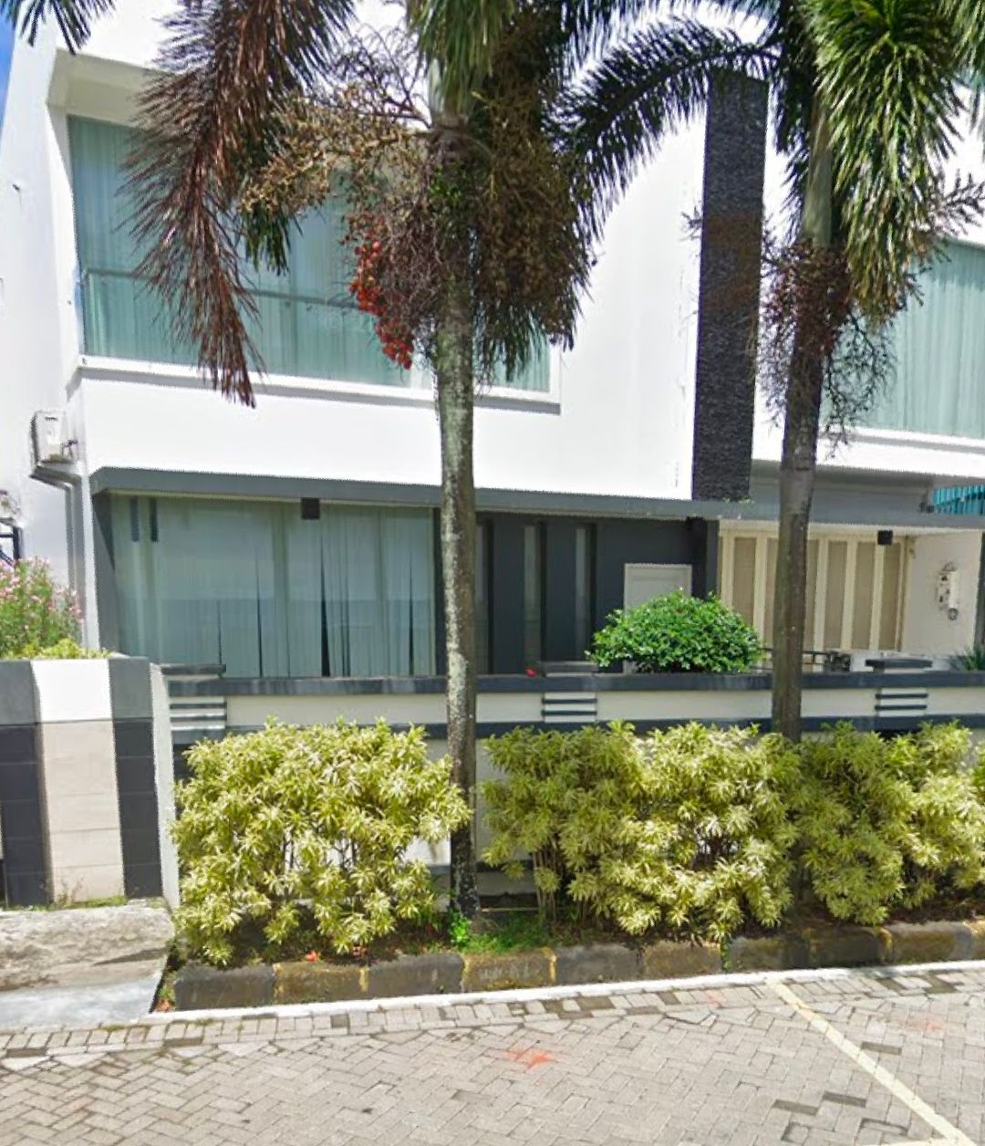 Rumah mewah milik pengusaha di Manado digeledah Kejaksaan Tinggi Sulut.