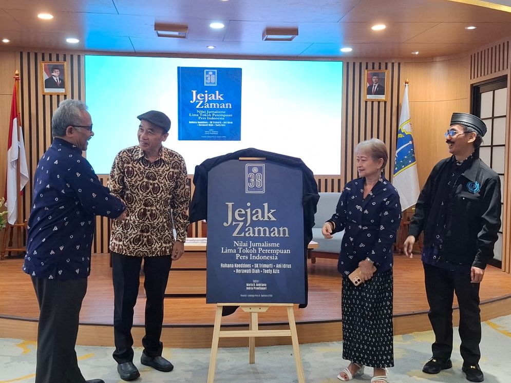 LPDS secara resmi meluncurkan buku Jejak Zaman: Nilai Jurnalisme Lima Tokoh Perempuan Pers Indonesia pada peringatan HUT ke-38 LPDS di Jakarta, Jumat (24/7/2026).