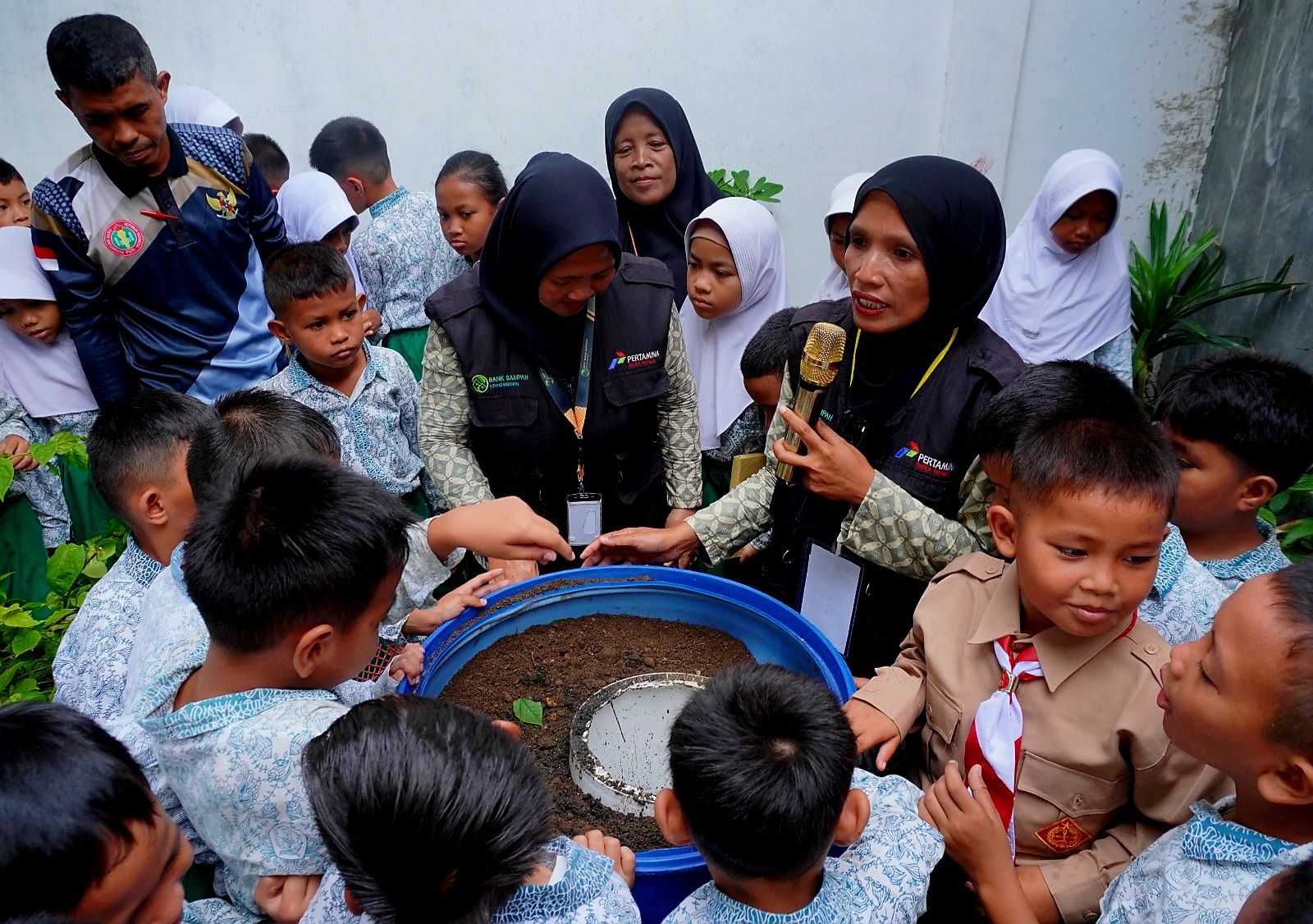 
Memperingati HAN 2026, Pertamina Patra Niaga Regional Sumbagut wujudkan komitmen perusahaan mendukung pemenuhan hak anak sekaligus menanamkan kepedulian terhadap lingkungan sejak usia dini