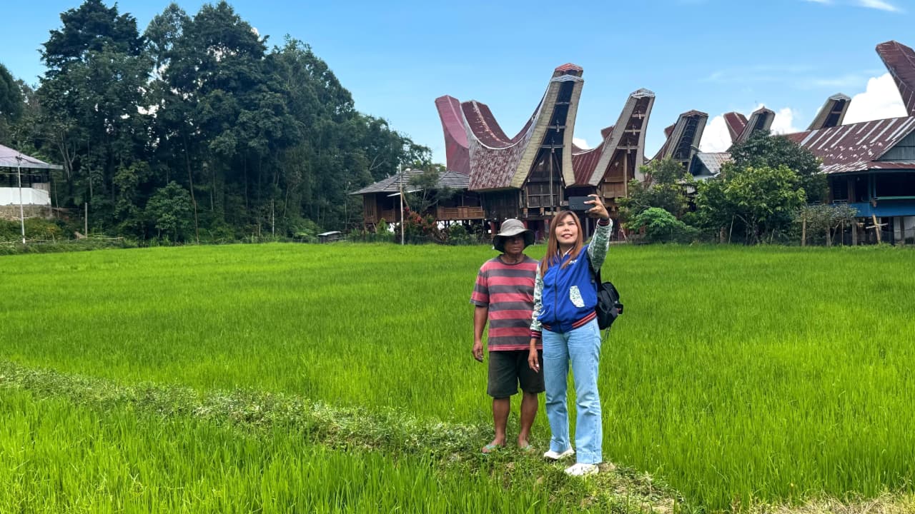 Kisah Mantri BRI Perempuan Tembus Pegunungan Toraja Demi Layani Warga