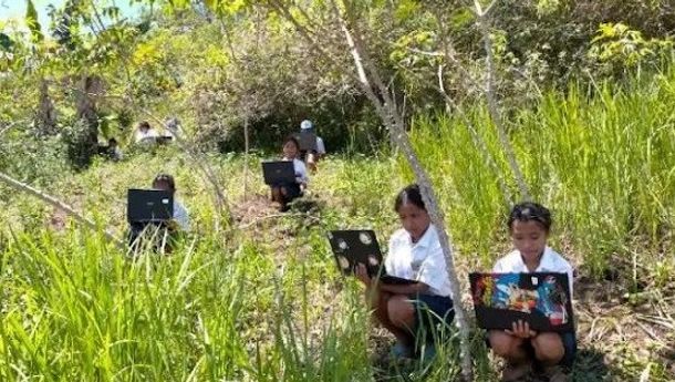 Perantau Nagekeo Ketuk Hati Bupati Simpli Terkait Sinyal Telpon yang Sulit