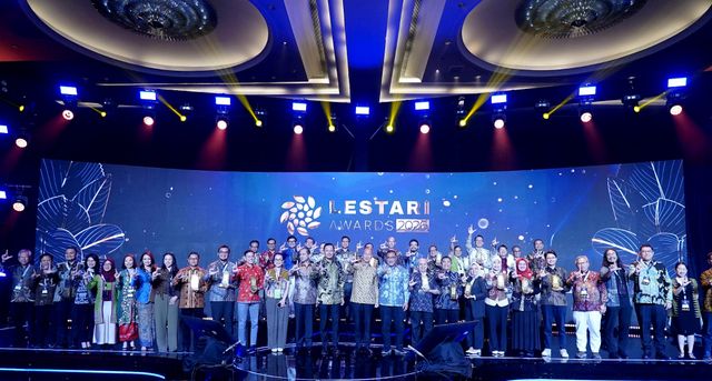 Telkom meraih Lestari Award 2026 kategori Talent Management yang diserahkan langsung Menteri Koordinator Bidang Infrastruktur dan Pembangunan Kewilayahan Agus Harimurti Yudhoyono
