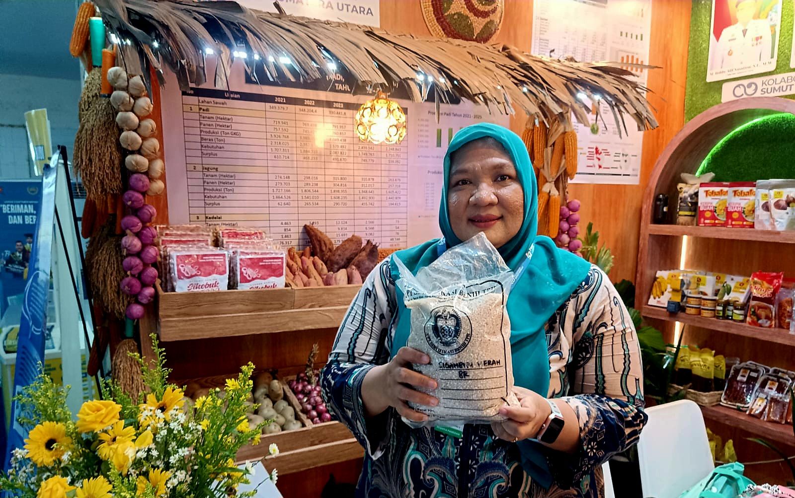 Despina Yanti saat ditemui di stan Dinas Pertanian dan Ketahanan Pangan Provinsi Sumut pada PRSU 2026
