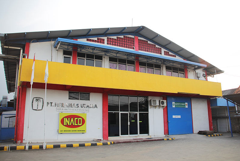 Pabrik Inaco di Bekasi. Antrean jual saham yang lebih besar dari jumlah yang beredar, bikin heboh bursa saham Indonesia.